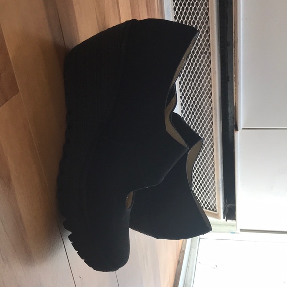 Black mousse Fly London shoes
